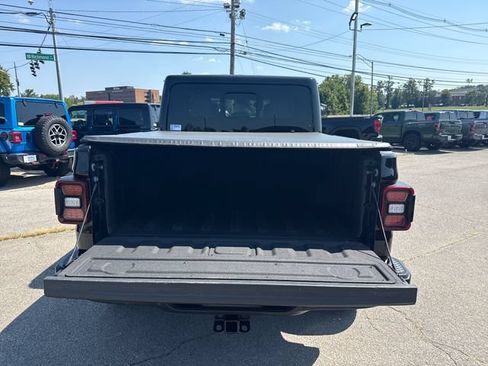 Used 2021 Jeep Gladiator Mojave AWD/4WD image 9