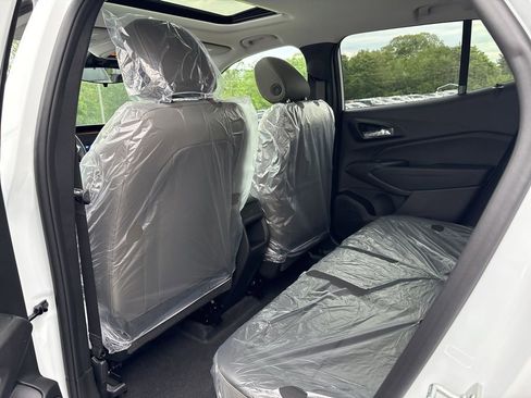 New 2026 Chevrolet Trax ACTIV w/ Sunroof Package FWD image 8