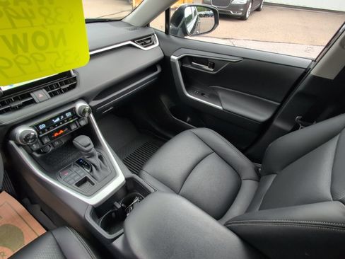 Used 2025 Toyota RAV4 XLE w/ Convenience Package AWD/4WD image 23