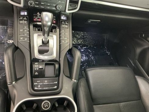 Used 2017 Porsche Cayenne AWD/4WD image 19