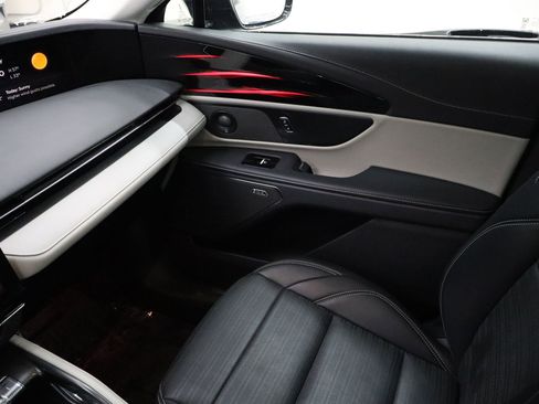 Used 2024 Lincoln Nautilus Reserve w/ Equipment Group 202A image 26