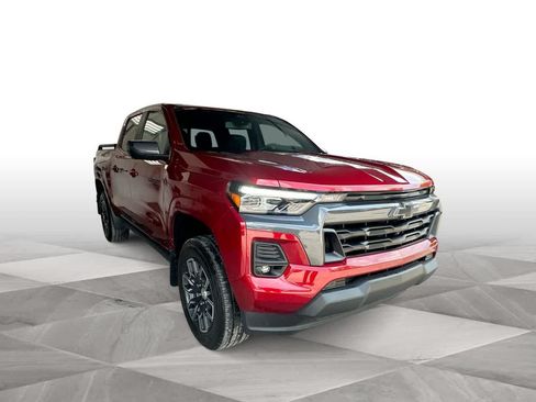Used 2024 Chevrolet Colorado LT w/ LT Convenience Package III RWD image 2