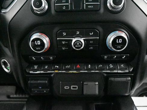 Used 2023 GMC Sierra 3500 Denali w/ Denali Black Diamond Edition AWD/4WD image 15