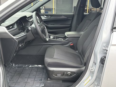 New 2025 Jeep Grand Cherokee Laredo X image 39