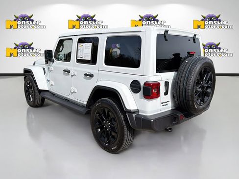 Used 2025 Jeep Wrangler Sahara 4xe image 7
