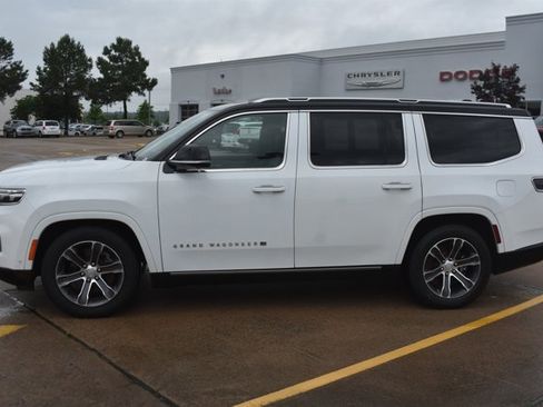 Used 2023 Jeep Grand Wagoneer 4WD image 9