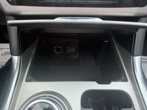 Used 2023 Ford Explorer XLT w/ Equipment Group 202A AWD/4WD image 23