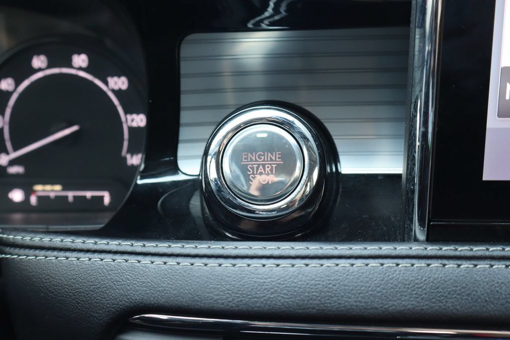 Used 2020 Lincoln Corsair AWD w/ Premium Package image 29