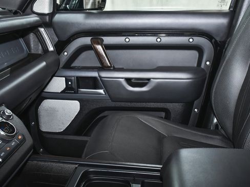 Used 2024 Land Rover Defender 130 X image 34