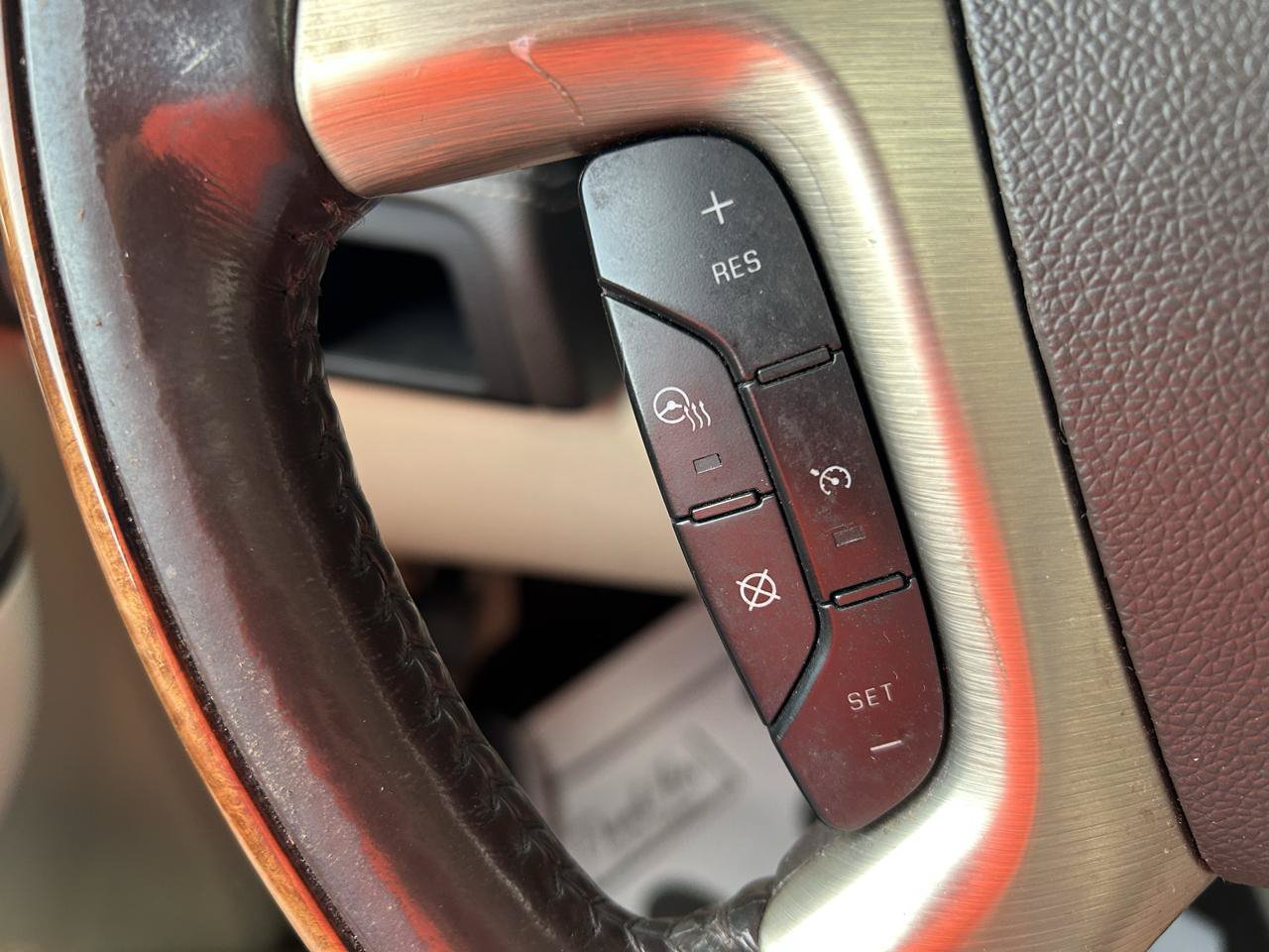 Used 2011 Cadillac Escalade ESV Platinum AWD/4WD image 21