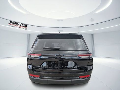 New 2025 Jeep Grand Cherokee Limited w/ Black Appearance Package image 4