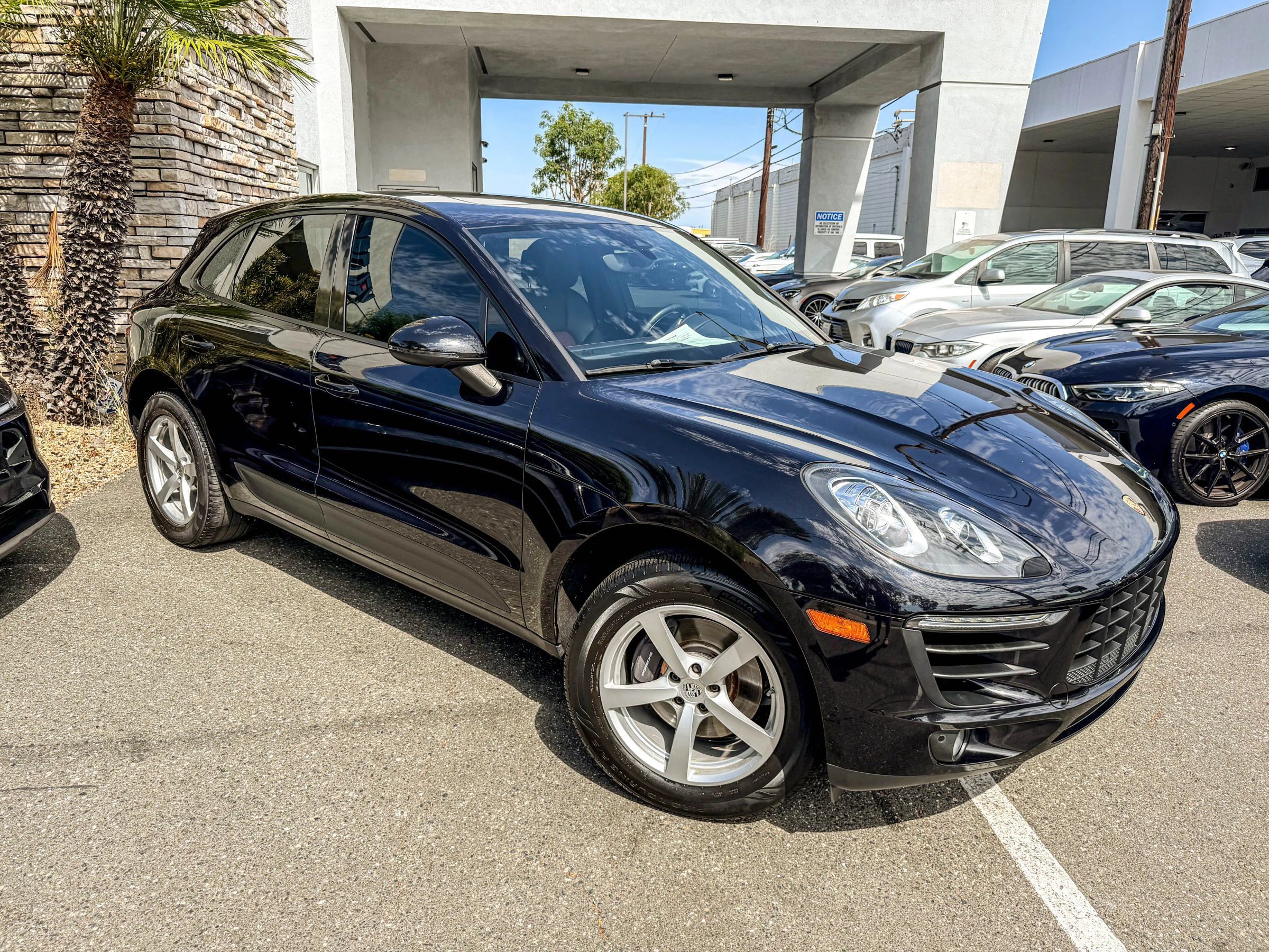 Used 2018 Porsche Macan Sport Edition AWD/4WD image 2