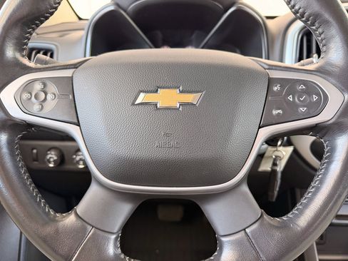 Used 2022 Chevrolet Colorado LT w/ LT Convenience Package AWD/4WD image 9