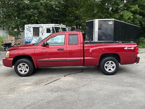 Used 2007 Dodge Dakota SLT w/ Trailer Tow Group AWD/4WD image 2