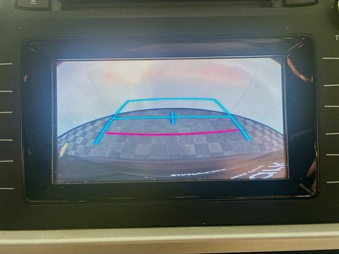 Used 2016 Toyota Highlander LE image 22