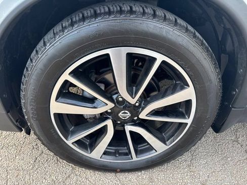 Used 2018 Nissan Rogue SL image 32