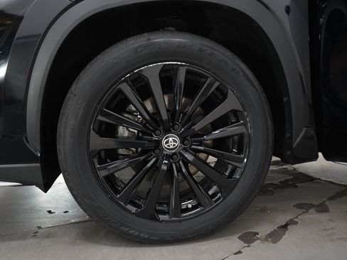 Used 2025 Toyota Highlander XSE AWD/4WD image 31