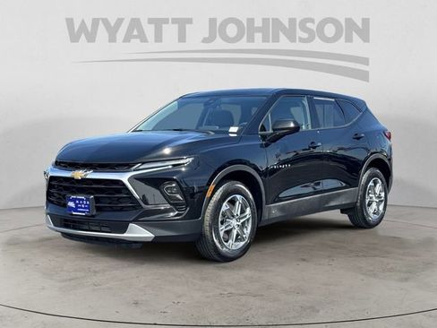 Used 2025 Chevrolet Blazer LT AWD/4WD image 1