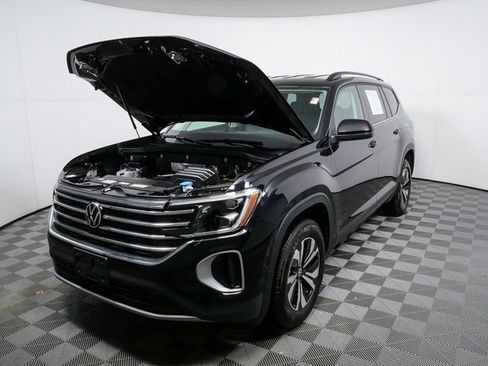 Certified 2025 Volkswagen Atlas SE image 28