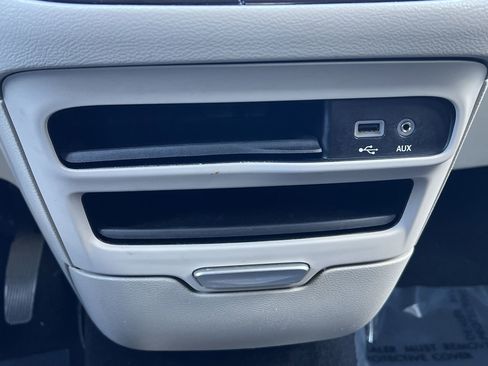 Used 2017 Chrysler Pacifica Touring image 6