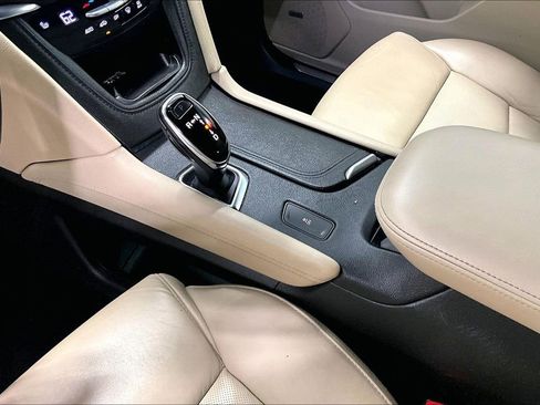 Used 2018 Cadillac XT5 Luxury w/ Driver Awareness Package FWD image 13
