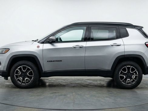 Used 2025 Jeep Compass Trailhawk AWD/4WD image 5