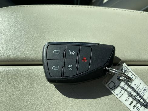 Used 2022 Buick Envision Avenir w/ Technology Package II image 32