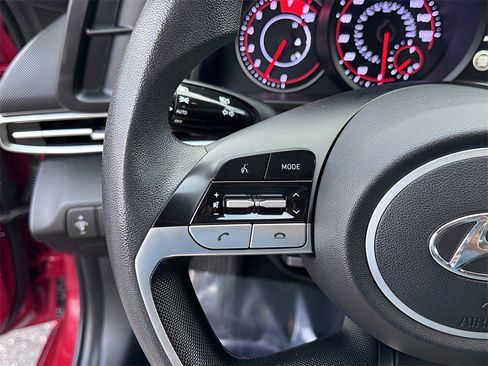 Used 2023 Hyundai Elantra SEL image 15