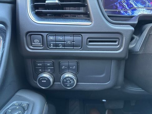 Used 2023 GMC Yukon AT4 AWD/4WD image 16