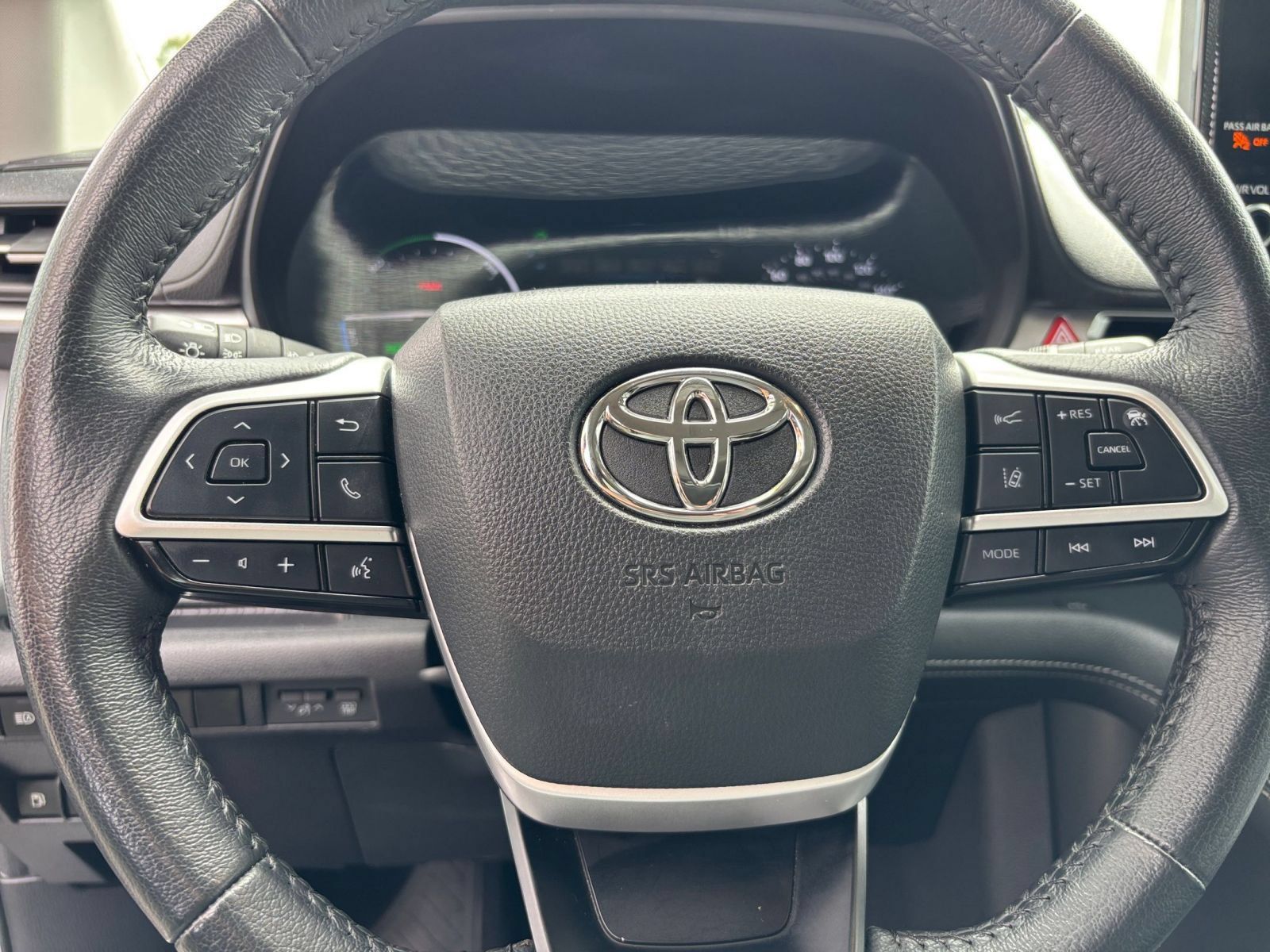 Used 2025 Toyota Sienna XLE FWD image 28