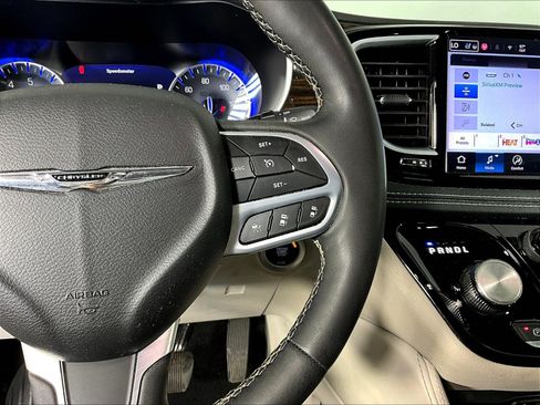 Used 2023 Chrysler Pacifica Limited w/ Uconnect Theater Family Group AWD/4WD image 11