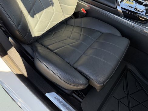 Used 2023 BMW 740i image 40