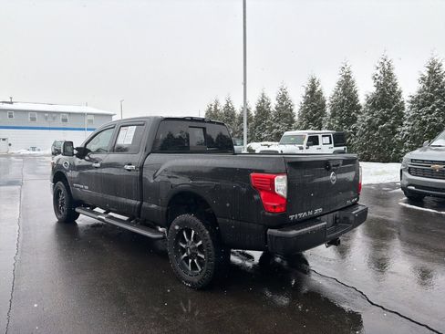 Used 2016 Nissan Titan SL image 3