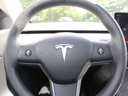 Used 2022 Tesla Model Y Long Range AWD/4WD image 12