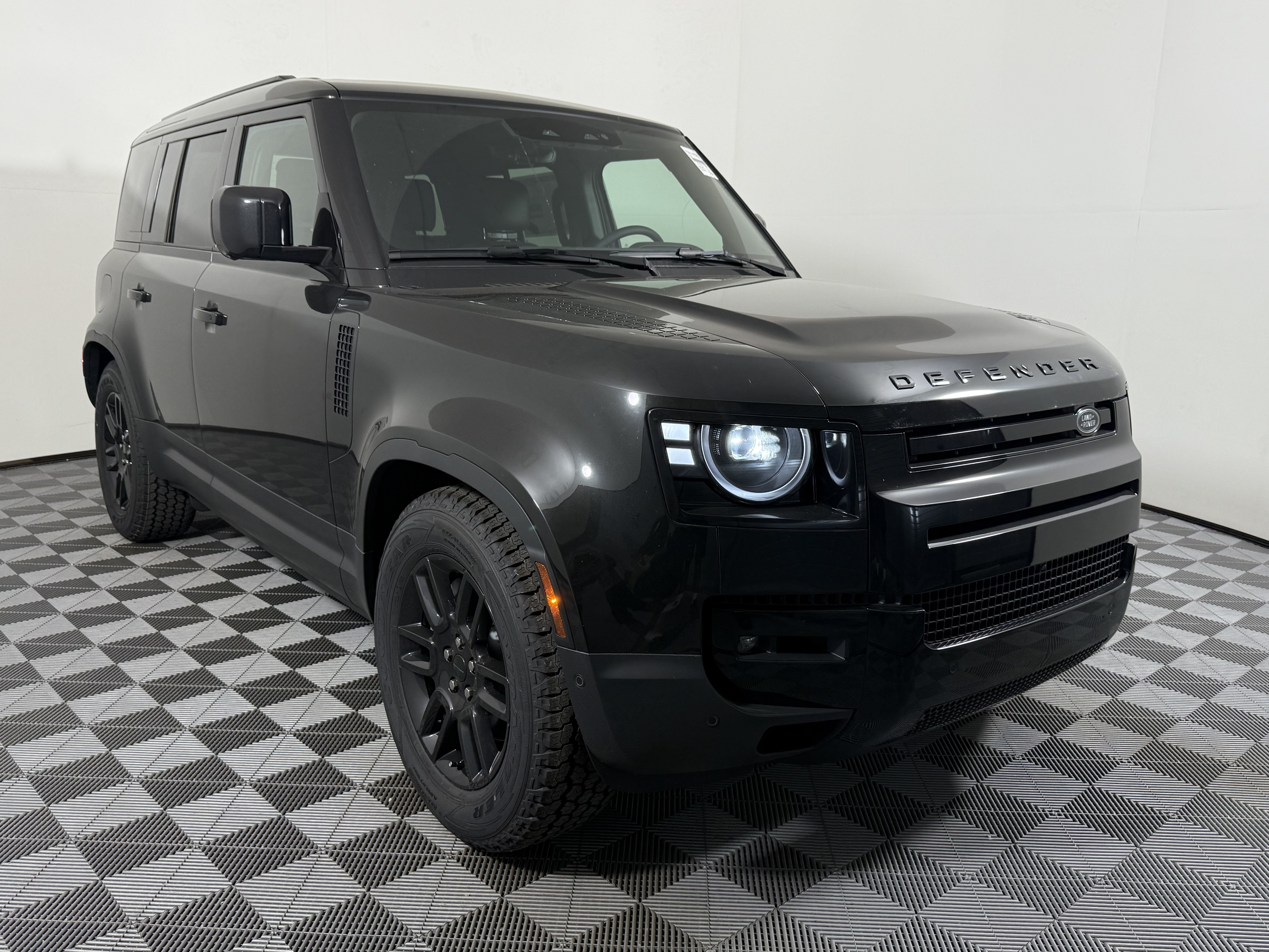 New 2026 Land Rover Defender 110 S AWD/4WD image 9