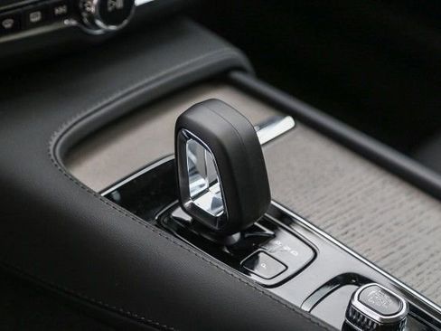 New 2025 Volvo V90 B6 Cross Country Plus w/ Protection Package Premier image 20