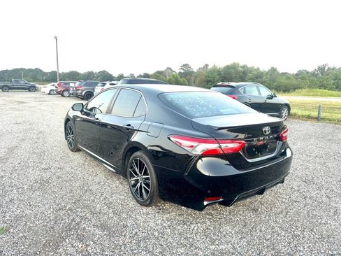 Used 2018 Toyota Camry SE image 9