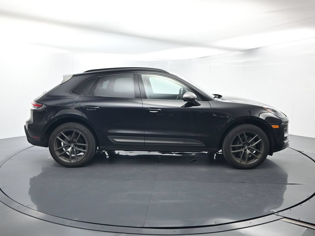 Used 2025 Porsche Macan AWD/4WD image 16