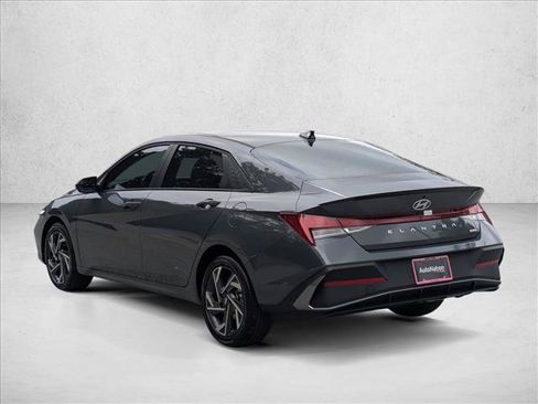 Certified 2025 Hyundai Elantra SEL FWD image 8
