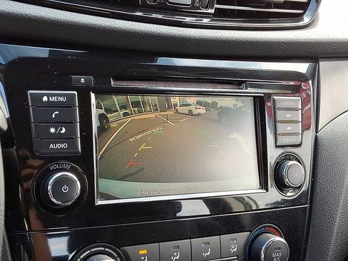 Used 2022 Nissan Rogue Sport S image 17