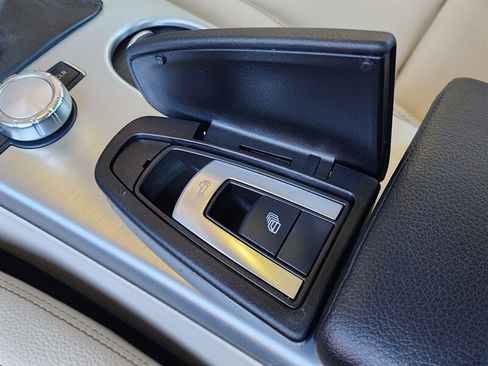 Used 2015 Mercedes-Benz SLK 250 w/ Premium Package image 62