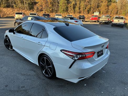Used 2019 Toyota Camry XSE image 5