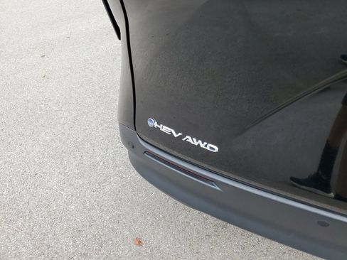 Certified 2025 Toyota Sienna XLE w/ XLE Plus Package AWD/4WD image 5