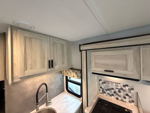 Used 2022 Ford E-450 and Econoline 450 Super Duty w/ Motorhome Prep Package image 27