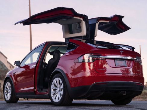 Used 2017 Tesla Model X 75D image 25