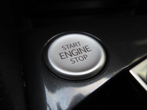 Used 2024 Volkswagen Tiguan SE R-Line image 13