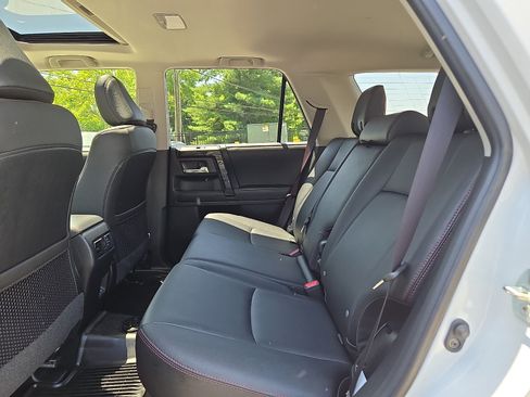 Used 2024 Toyota 4Runner TRD Off-Road Premium w/ Moonroof Package AWD/4WD image 10