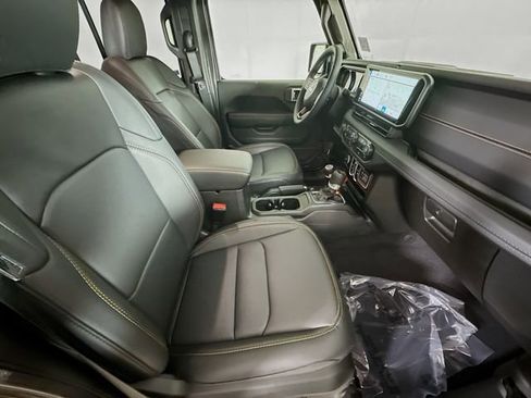 New 2025 Jeep Gladiator Sport image 25