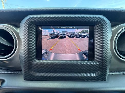 Used 2022 Jeep Gladiator Sport AWD/4WD image 25