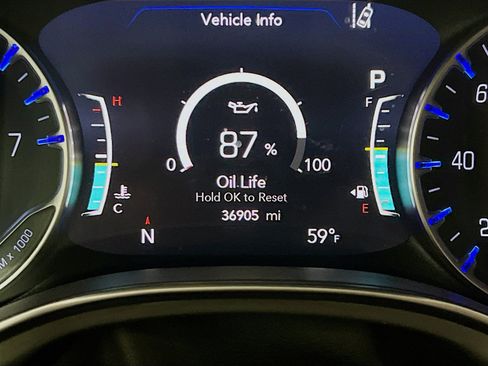 Used 2023 Chrysler Pacifica Limited w/ S Appearance Package FWD image 8